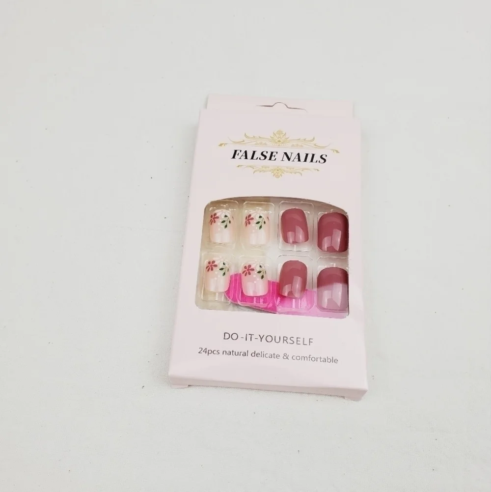 24 Pieces Fake Press On Nails